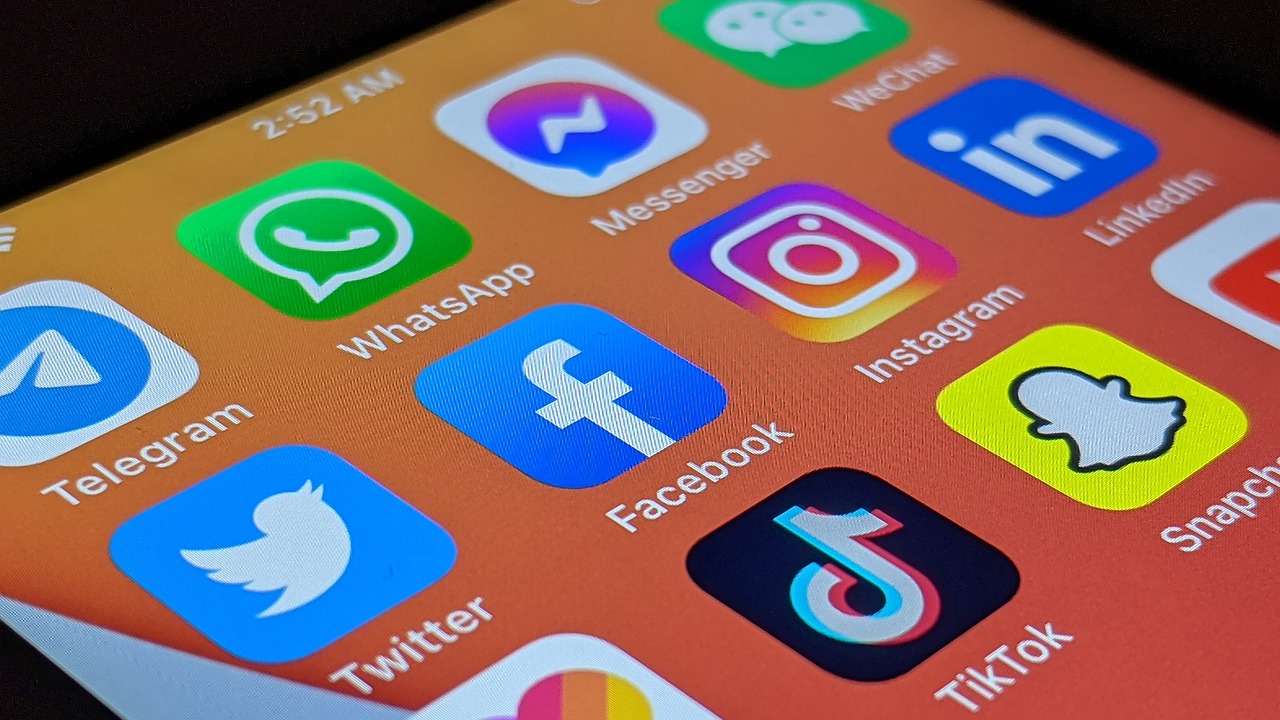 How to break the rules and win in social media marketing.